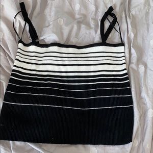 Tilly's black/white cropped tank top